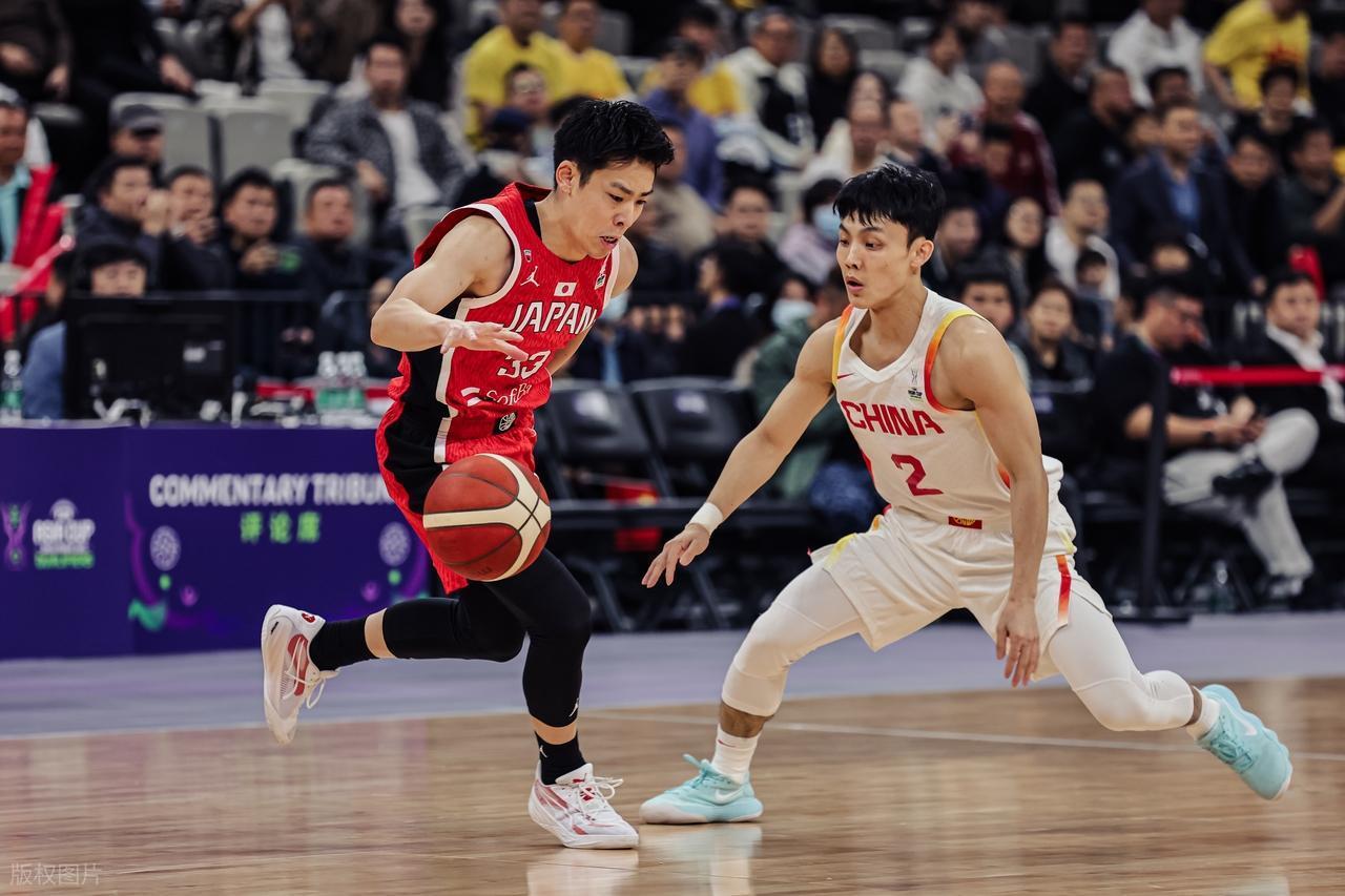 Kaiyun中国官网-赛地聚焦——社区盾关键时刻热度飙升，深圳男篮造点机会，压力陡增，年轻球员得到机会