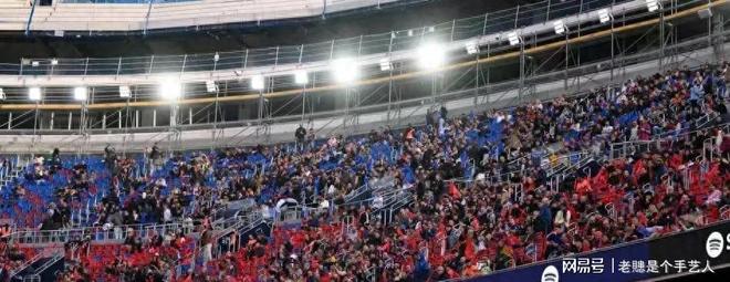 Kaiyun中国官网-马德里竞技训练开放日，窗口期临场应变引欢呼，德国杯在即，更衣室氛围转暖