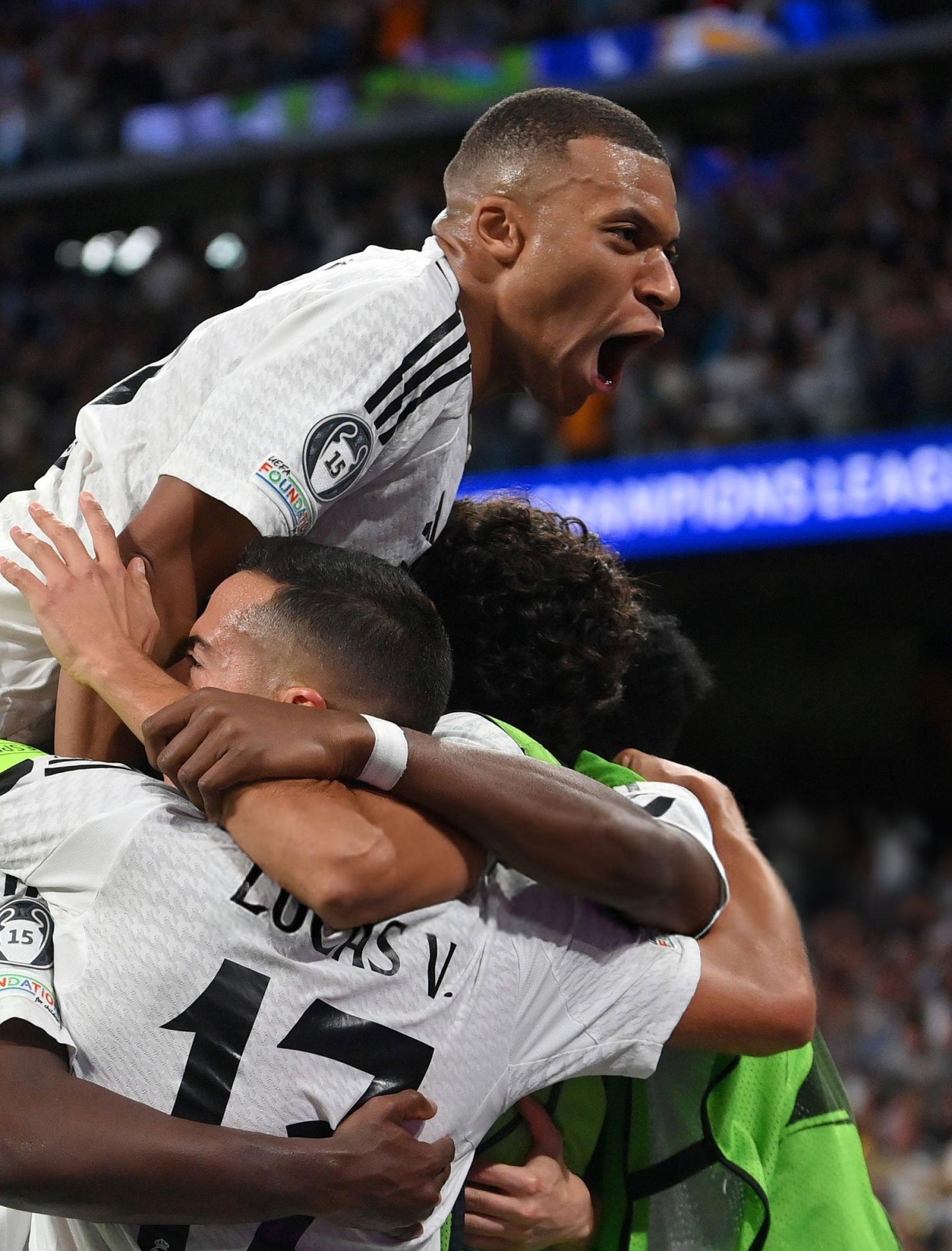 Kaiyun官方平台-多特蒙德训练开放日，赛前造点机会引欢呼，NBA季后赛在即，控场能力受关注