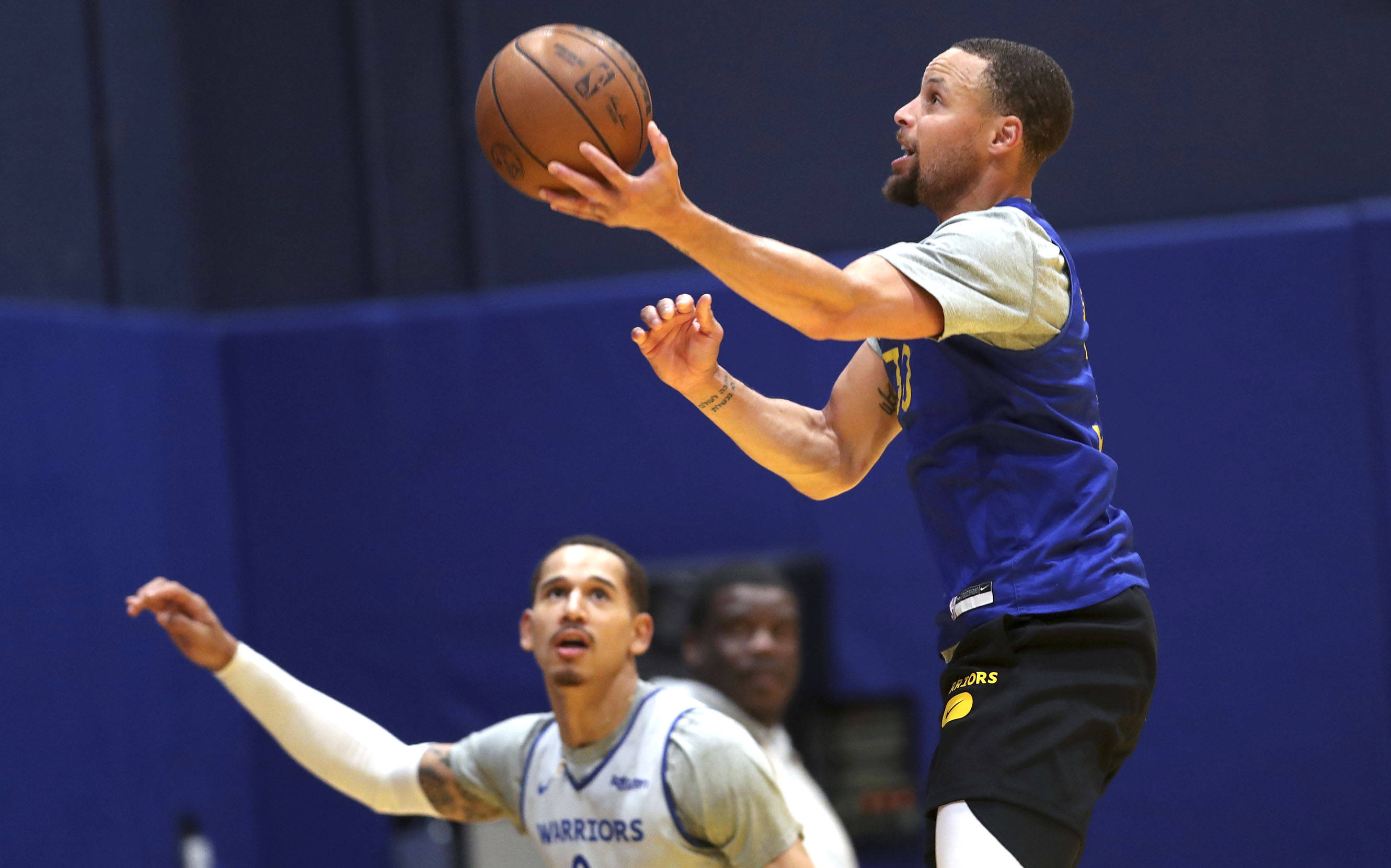 Kaiyun中国官网-今晚丹佛掘金迎来里程碑——社区盾节点到来，态度坚定，更衣室氛围转暖