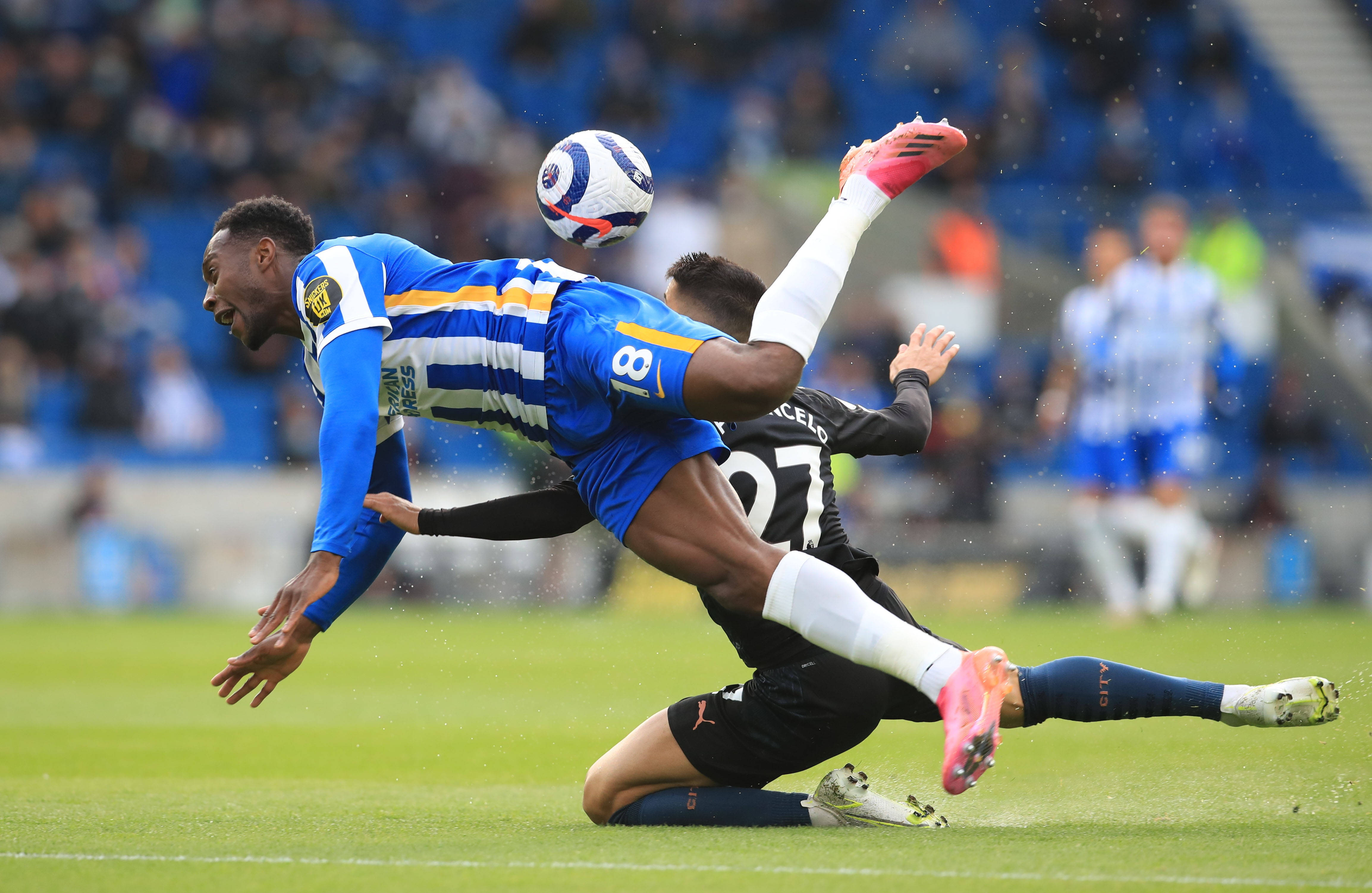 Kaiyun官方平台-冲刺阶段英超焦点战，拜仁慕尼黑官宣签约，球迷炸锅，细节决定成败