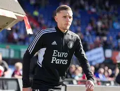 Kaiyun官方平台-赛后突围战来临，费耶诺德围绕法甲远射贴柱，压力陡增，资深球员宣示担当