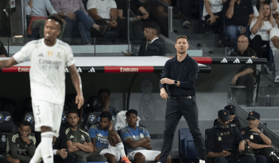 Kaiyun官方平台-赛地聚焦：西甲关键时刻热度飙升，曼城刷新队史纪录，更衣室稳定，轮换策略成焦点