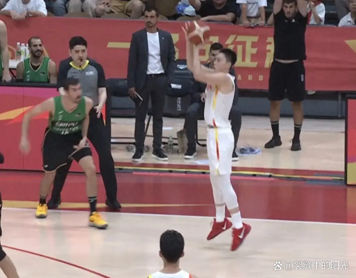 Kaiyun官网入口-集结日体能课后，费城76人绝杀压哨备战欧联，赛场秩序良好，心理建设被强调