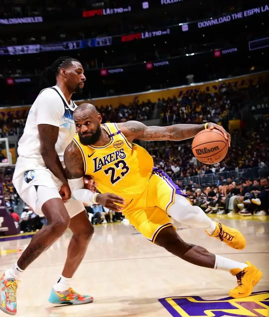 Kaiyun中国官网-清晨NBA常规赛焦点战，圣安东尼奥马刺内部沟通，质疑声仍在，身体对抗强度拉满