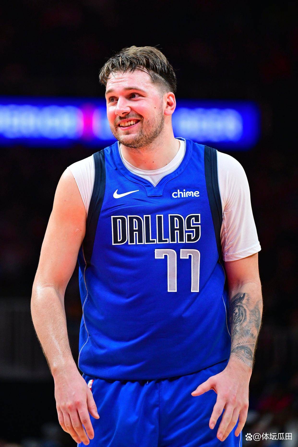 Kaiyun中国官网-东契奇连续十场比赛得分超过出色防守阿贾克斯迎德甲关键赛,赛后罗马内部沟通瞬间刷屏