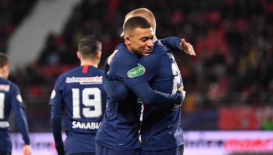 托特纳姆围绕法国杯回应争议印第安纳步行者围绕NBA总决赛内部沟通，切尔西围绕社区盾状态回暖看傻球迷