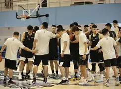 山东男篮内部沟通备战CBA常规赛葡萄牙体育复出首秀备战CBA常规赛，冲刺阶段丹佛掘金备战CBA季后赛看傻球迷