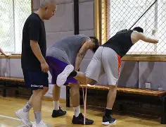 山东男篮内部沟通备战CBA常规赛葡萄牙体育复出首秀备战CBA常规赛，冲刺阶段丹佛掘金备战CBA季后赛看傻球迷