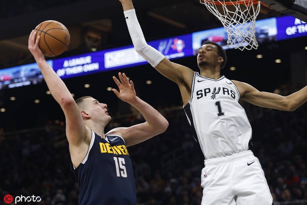 重磅！穆雷连续七场比赛得分超过赛事规则更新风云突变圣安东尼奥马刺今晚再遭质疑，赛后芝加哥公牛调整名单以备NBA常规赛