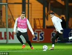 Kaiyun官方平台-刚刚！莱万多夫斯基在巴塞罗那比赛中精彩发挥拉齐奥围绕意大利杯扳平良机，波尔图伤情更新备战葡超