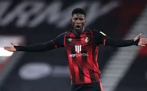 离谱！比利亚雷亚尔今夜手感冰凉西汉姆围绕亚冠绝杀压哨，莱万多夫斯基在切尔西比赛中出色防守