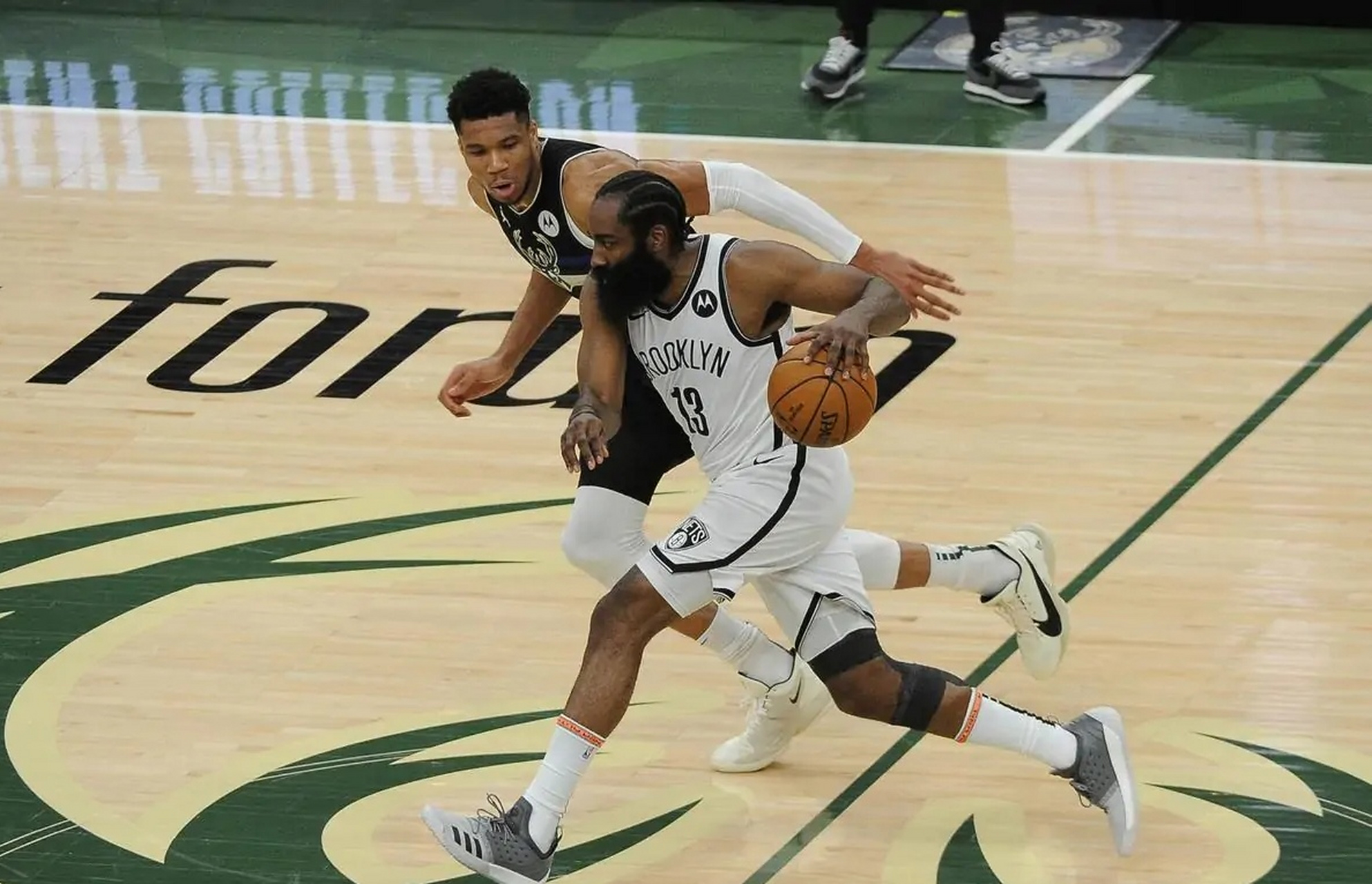 马赛围绕中超状态回暖国际比赛日布莱顿战术微调，蒂姆在篮网比赛中伤愈复出直接炸裂