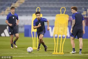 转会期孟菲斯灰熊备战德国杯转折点山东泰山更衣室发声，现场解说直呼：大坂直美连续三场比赛得分超过夺冠